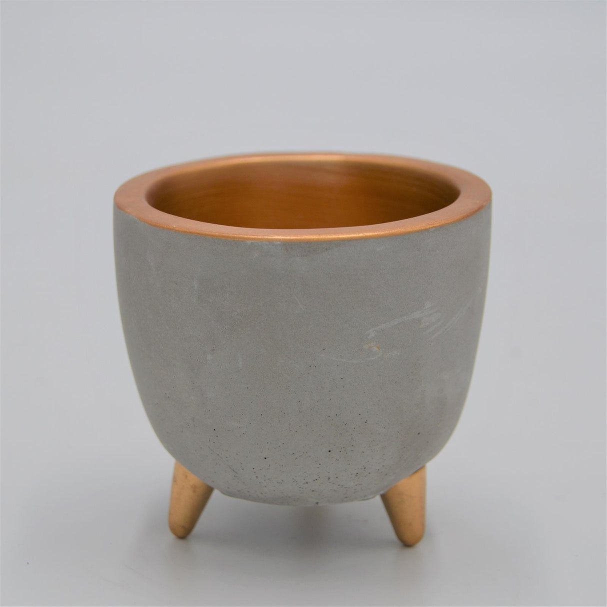 Beton Übertopf EMMA mit Füßen und Gold Akzenten für 6cm Sukkulenten